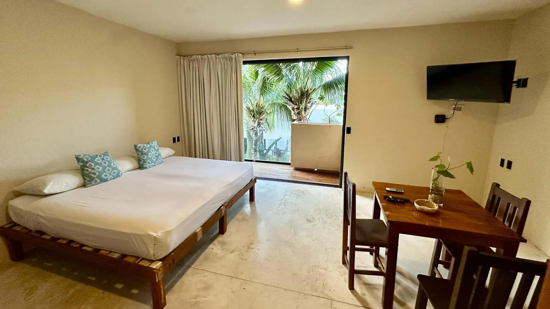 Moonshine Tulum Hotel & Hostel